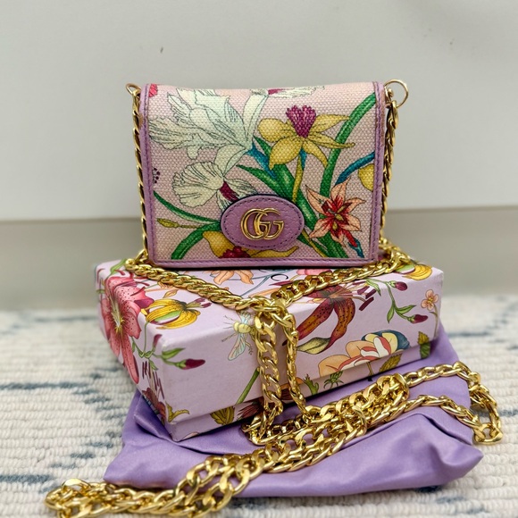 SOLD GUCCI Limited Edition Lavender Floral Feminine Wallet - Picture 2 of 16